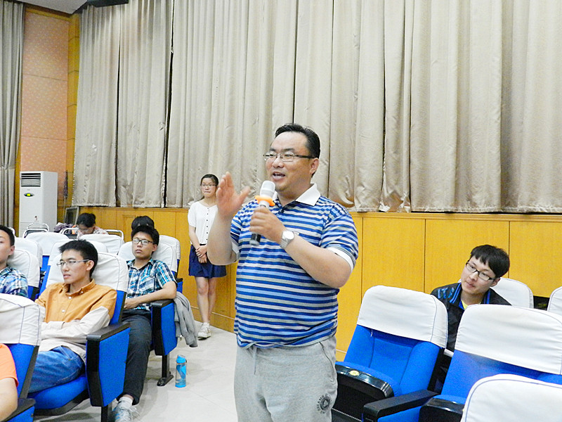 法公司举办“或许我们在书写历史”专题讲座